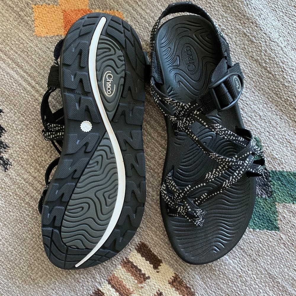 Chaco Womens Z/Volv X2 Dash Black & White Sandals